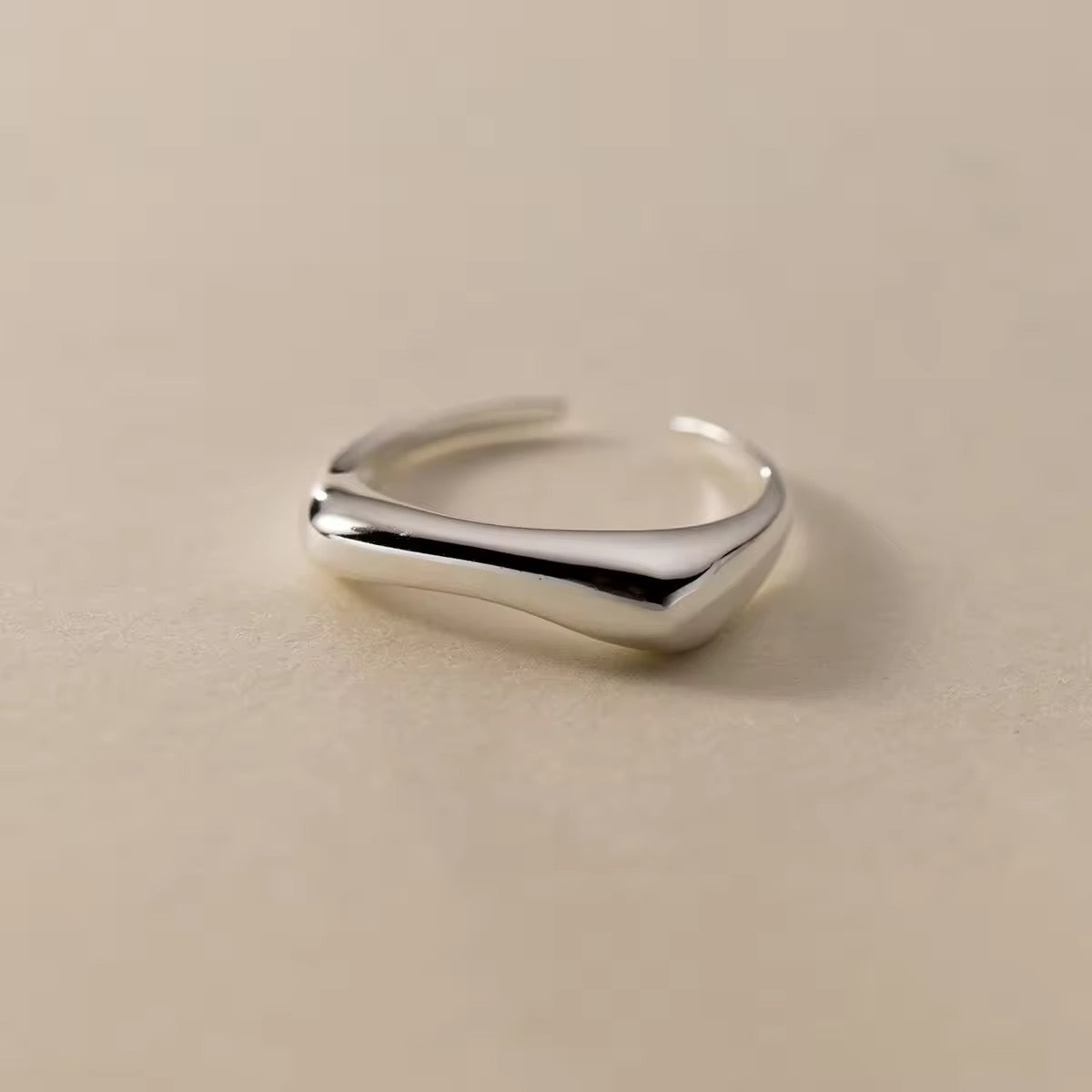 Solid Arc Ring