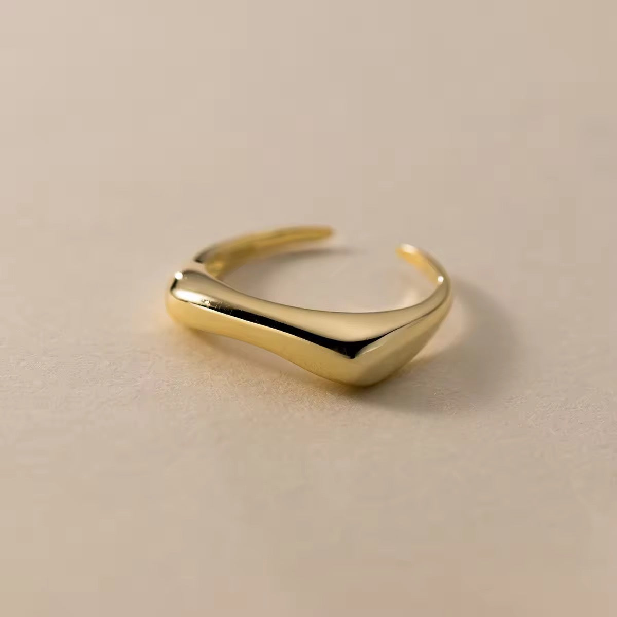 Solid Arc Ring
