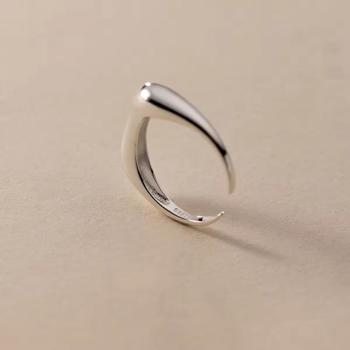 Solid Arc Ring